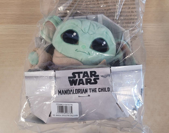 OUTLET Star Wars Maskotka Disney Mandalorian Baby Yoda 25cm w pudełku USZKODZONE OPAKOWANIE