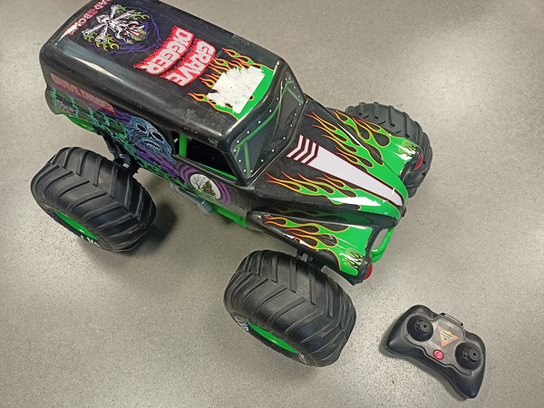 OUTLET Monster Jam Grave Digger duży zdalnie sterowany RC PO NAPRAWIE