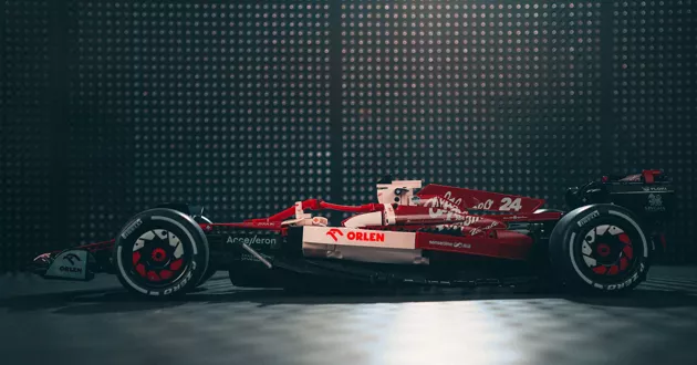 OUTLET Klocki Konstrukcyjne CaDA Alfa Romeo Formuła 1 Team Orlen Samochód wyścigowy czerwony 1868 elementów USZKODZONE OPAKOWANIE